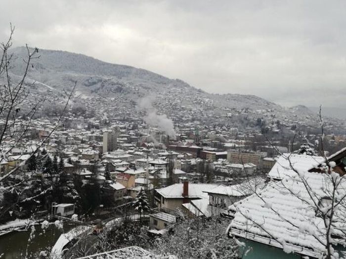 Vjetar rastjerao smog u Sarajevu, stanje jutros bilo kritično