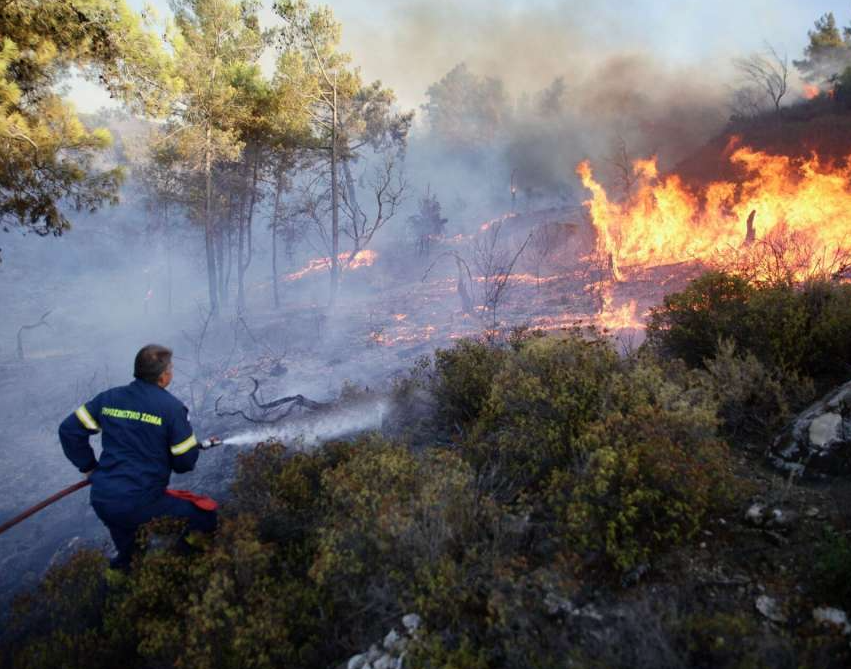 Vjetrovi raspiruju požare u Grčkoj