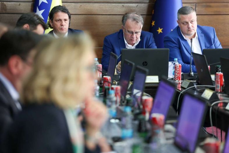 Vlada FBiH: Pomoć radnicima iz slabije plaćenih sektora