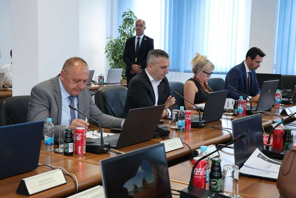 Vlada FBiH izdvojila sredstva za uvezivanje radnog staža 80 radnika 