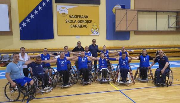 Vlada FBiH podržala pripreme muške košarkaške reprezentacije BiH u kolicima