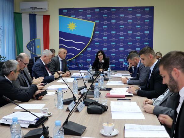 Vlada HNK: Sindikat tražio otkaze za 300 učitelja i nastavnika