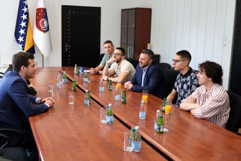 Vlada KS podržala put mladih matematičara na Olimpijadu u Kini