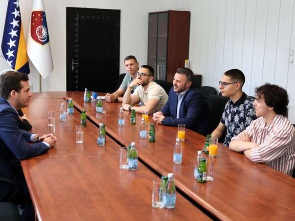 Vlada KS podržala put mladih matematičara na Olimpijadu u Kini