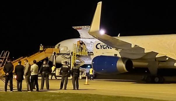 Vlada RS kupila mobilnu bolnicu, stigao avion s opremom