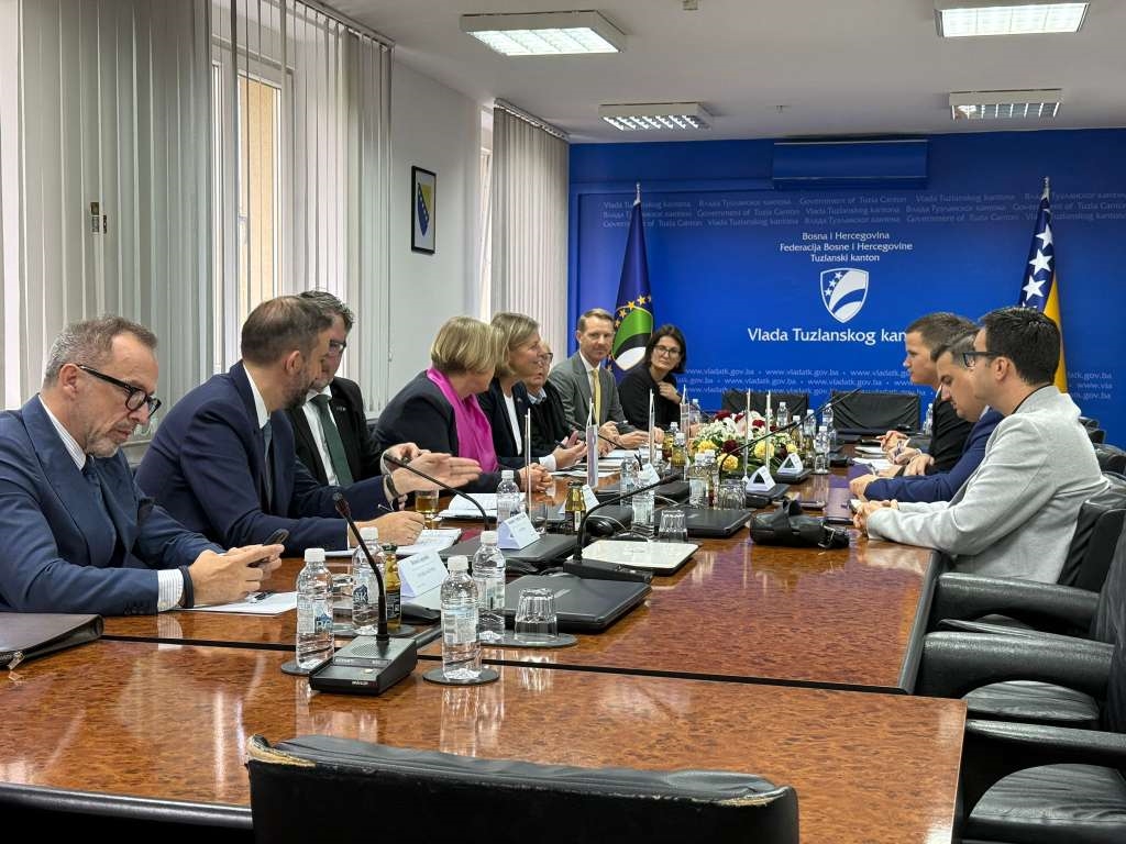 Vlada TK izrazila saučešće povodom tragičnog požara u Domu penzionera Tuzla