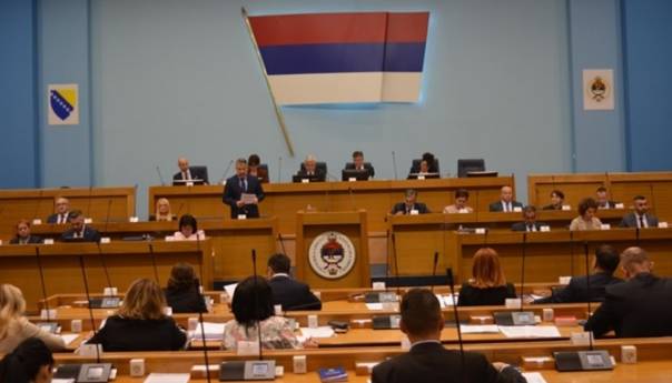 Vladajuća većina u NSRS potvrdila Dodikov stav o 'štetnoj' posjeti Đukanovića