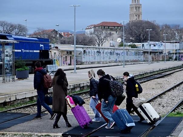 Voz iz Zagreba stigao u Split: "Putovanje je bilo nehumano"