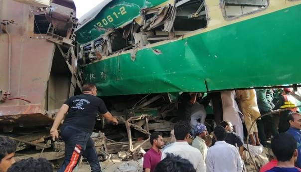 Voz izletio iz šina, jedna osoba poginula, 40 povrijeđenih