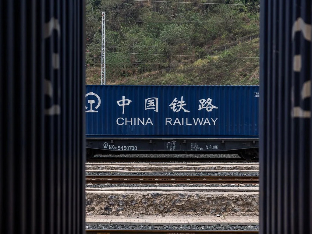 Voz udario grupu željezničkih radnika u Kini, 11 poginulih