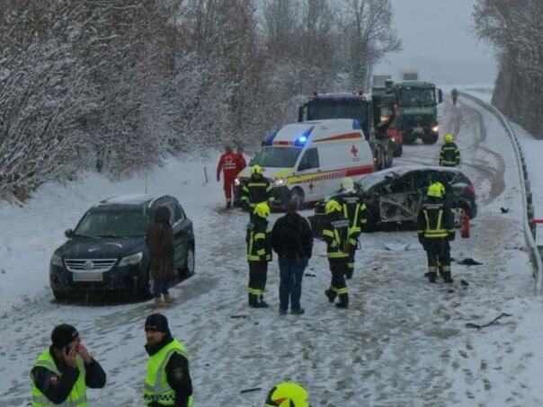 Vozač (36) iz BiH u Austriji proklizao kamionom i izazvao lančani sudar
