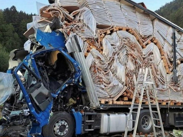 Vozač kamiona iz BiH podlegao povredama nakon teške nesreće u Austriji
