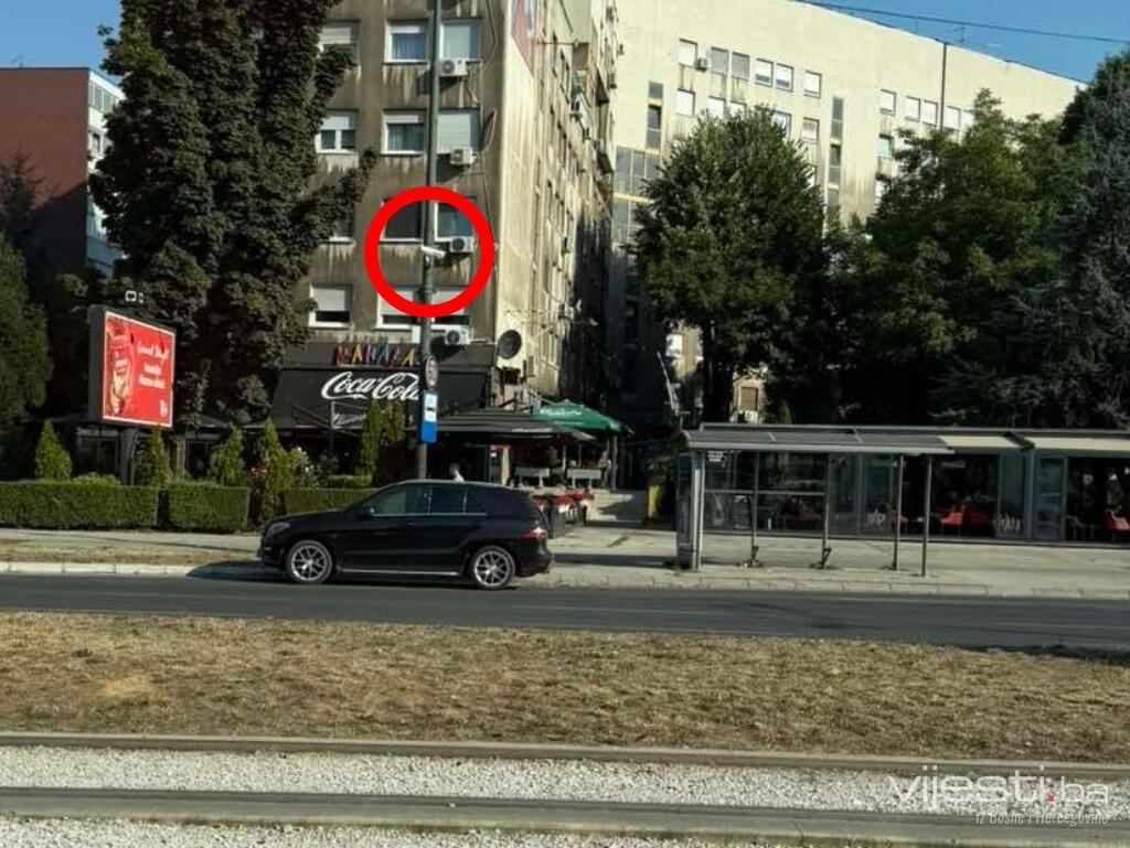 Vozač u Sarajevu “nadmudrio” kamere? Mercedes se “sakrio” ispod objektiva