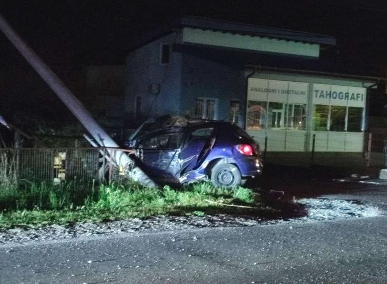 Vozač podlegao povredama zadobijenim u udesu kod Brčkog