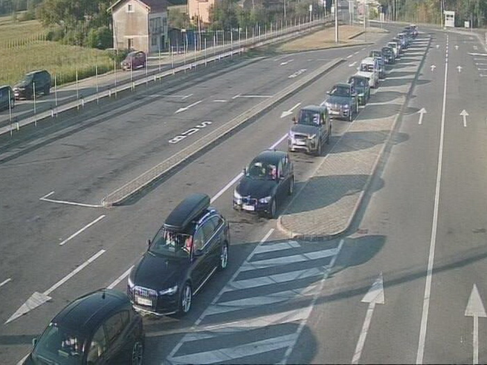 Vozači satima čekaju: Duge kolone vozila na izlazu iz BiH