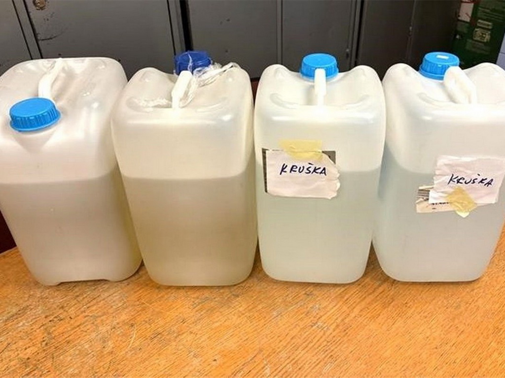 Vozaču iz Hrvatske prijeti zatvor zbog 40 litara rakije