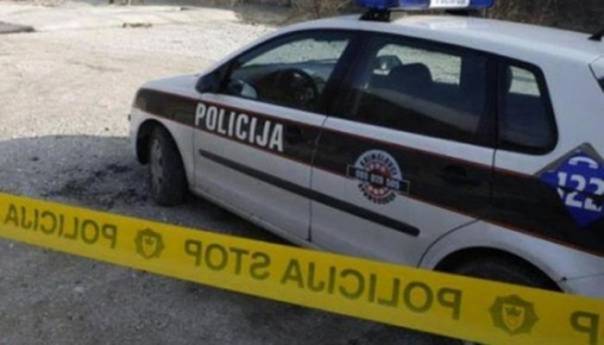 Vozaču pozlilo, pa automobilom završio na tramvajskoj pruzi