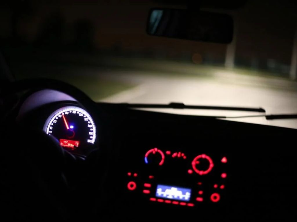 Vožnja po mraku krije opasnosti koje mnogi vozači zanemaruju