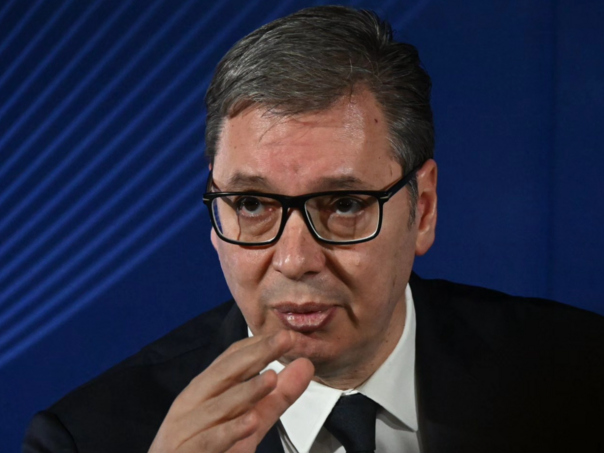 Vučić čestitao Novu godinu: Radovaćemo se u naredna 24 sata fenomenalnim vijestima