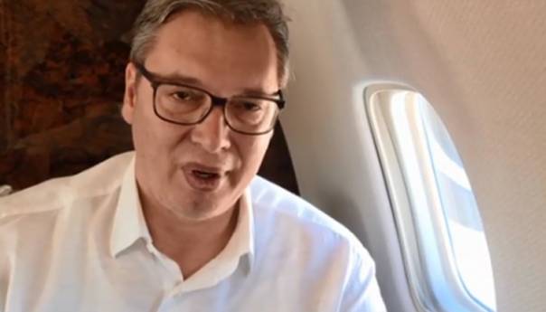 Vučić iz aviona poslao poruku: Država će se suprotstaviti batinašima