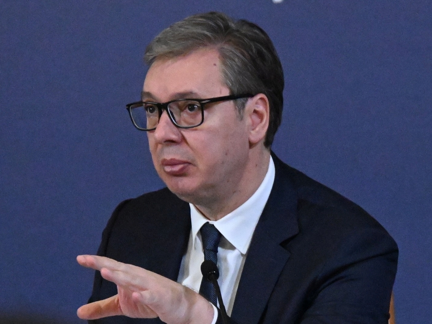 Vučić: Moramo da se malo sakrijemo ispod kamena dok ovo prođe