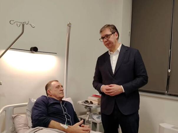 Vučić posjetio Dodika u bolnici: 'Mnogo zajedničkog posla je pred nama'