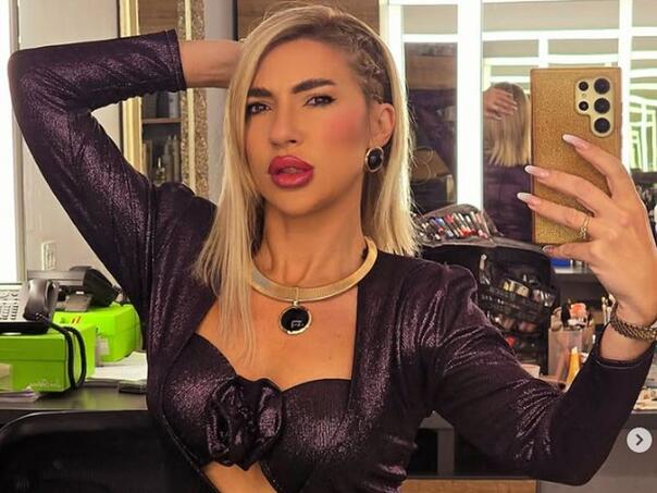 Vučićeva omiljena voditeljica Jovana Jeremić napustila Srbiju