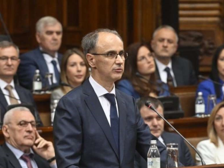Vučićeva vlada preživjela glasanje: Izbori u Srbiji i dalje obavijeni velom tajne