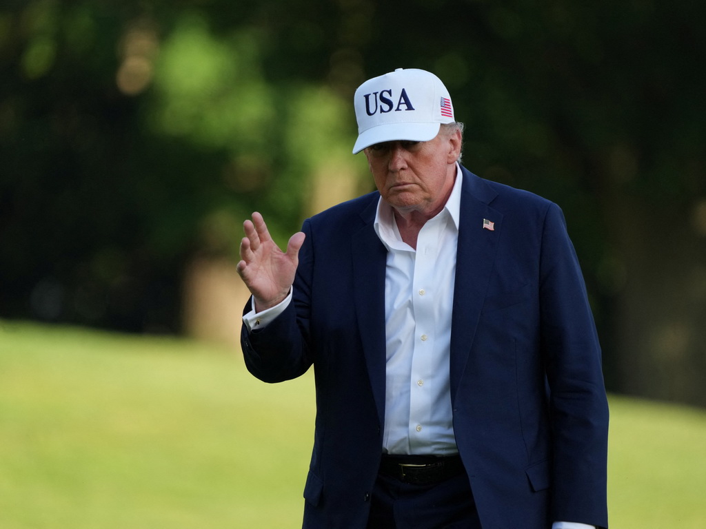 Wall Street pao, ulagači zabrinuti: Većina carina koje je Trump uveo nezakonita?