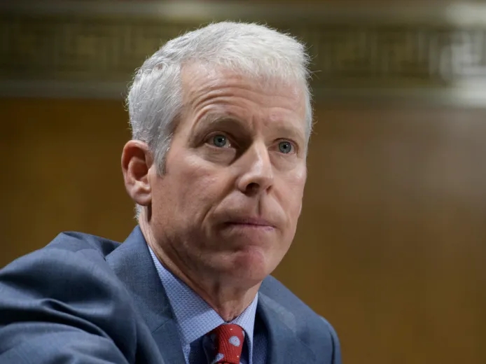 Wright: Američka vojska trenutno nije spremna pratiti naftne tankere kroz Hormuški moreuz