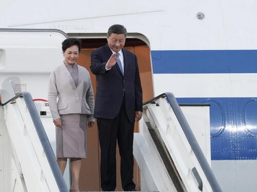 Xi završio posjetu Beogradu, Vučić ga ispratio na aerodromu