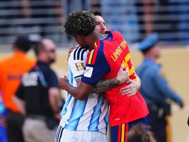 Yamal otkrio šta mu je Messi rekao nakon finala