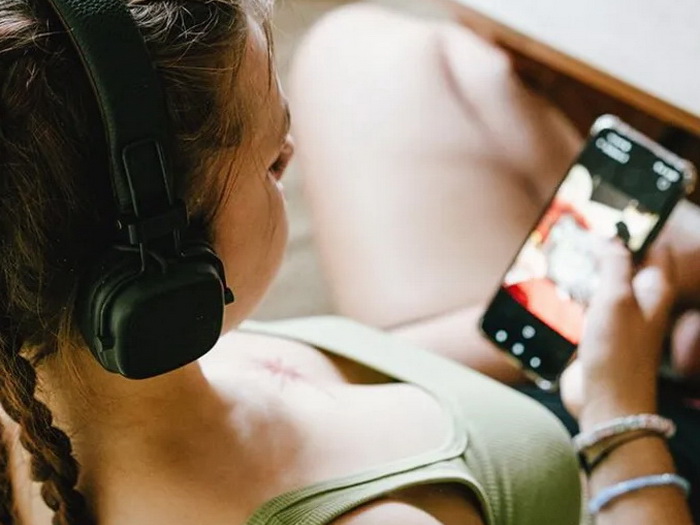 YouTube i dalje tinejdžerima preporučuje opasne sadržaje o izgladnjivanju
