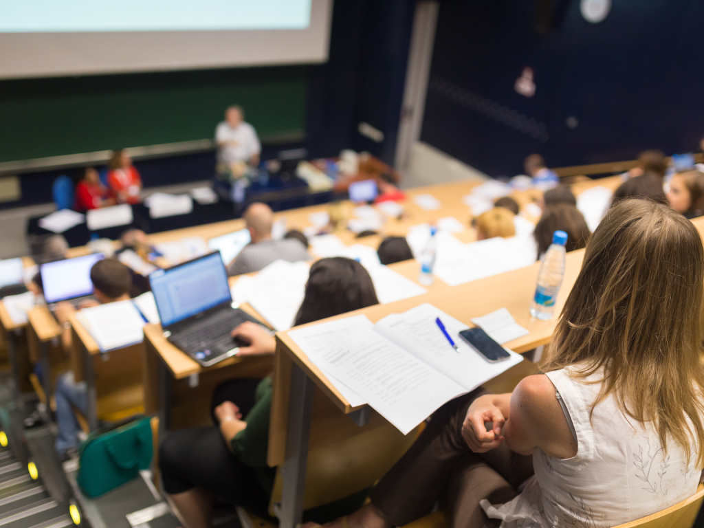 Za 15 godina "nestala" polovina studenata u RS