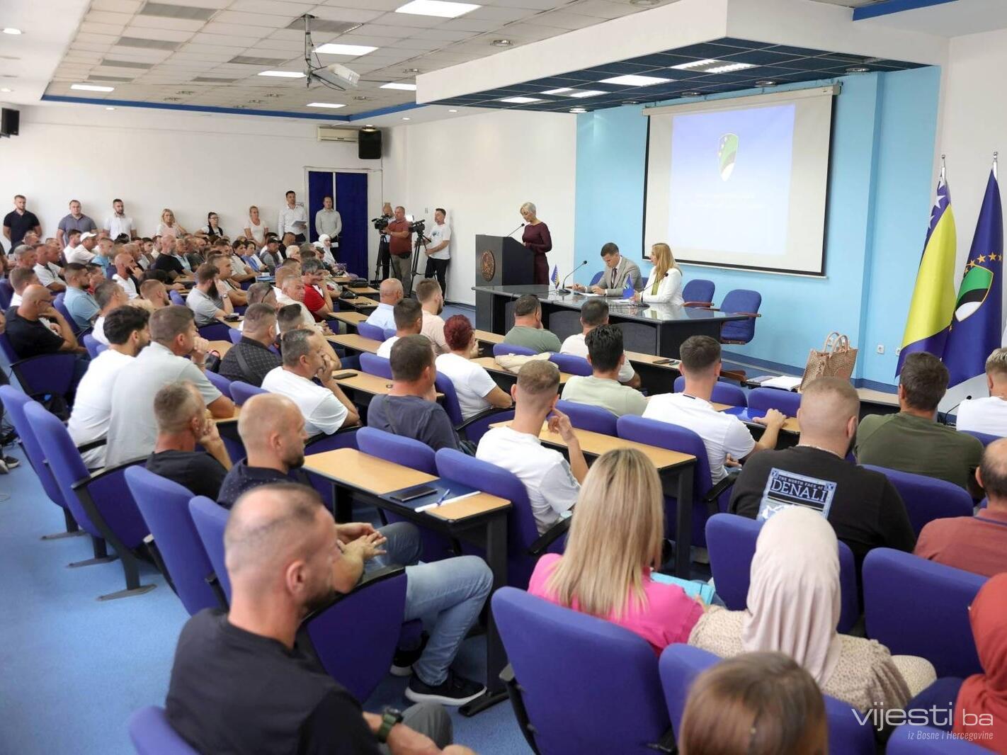 Za samozapošljavanje i zapošljavanje branilaca u TK odobreno više od 2,6 miliona KM