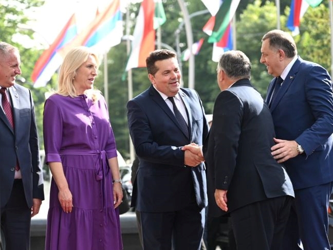 Stevandić o porazu Orbana: Odlazeći premijer kao "feniks"