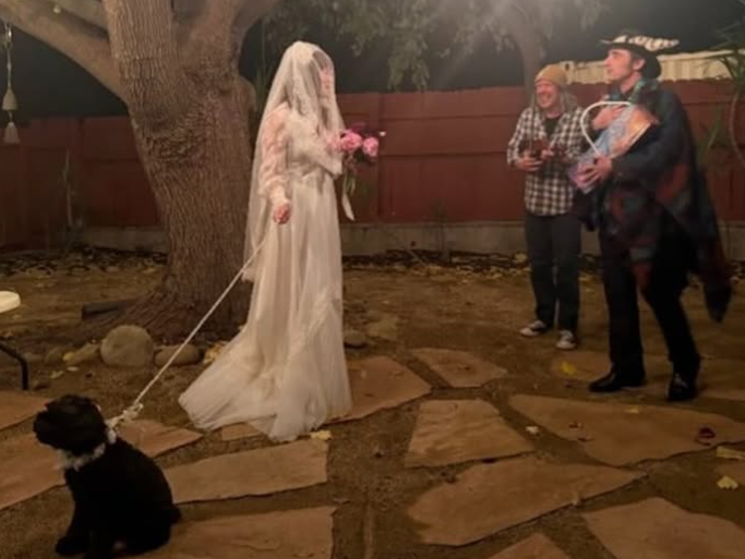 Za svoj 50. rođendan: Pjevačica se udala za svog psa