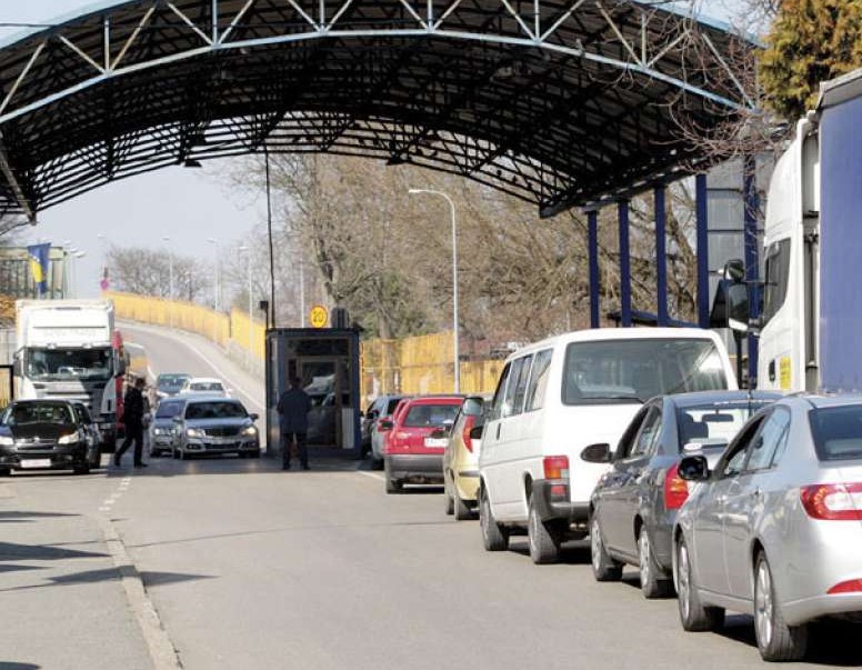 Zadržavanja na granici do 30 minuta, ali brojna ograničenja na cestama