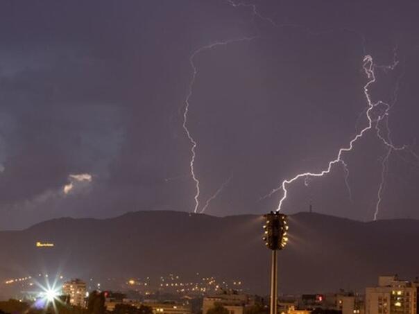 Zagreb pogodila snažna grmljavina, EMSC javio da je zemljotres