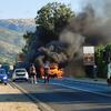 Zapalio se automobil na ulazu u Mostar, formirale se ogromne gužve