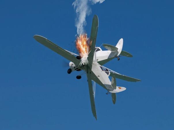 Zapalio se avion sa političarima, prinudno sletio u Brazil