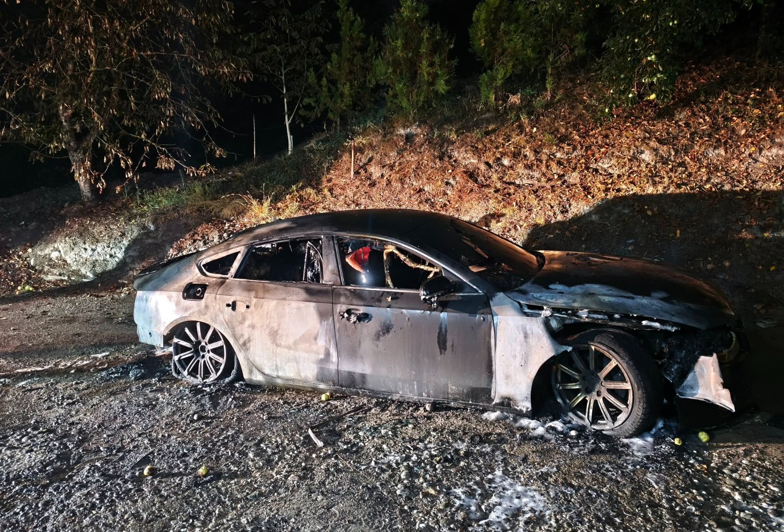 Zapaljen automobil zastupnika u Skupštini BPK Goražde, vatra zahvatila porodičnu kuću
