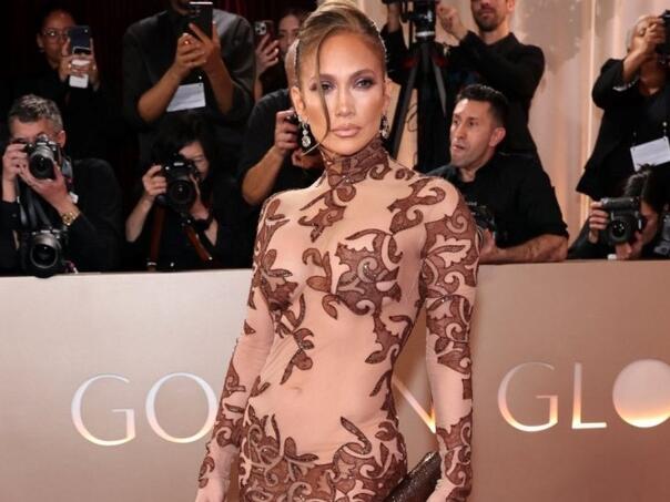 Zapanjujući stajling JLo – ovo je haljina zbog koje su svi gledali u nju