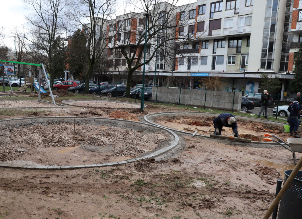 Započelo uređenje još jednog igrališta u Općini Centar