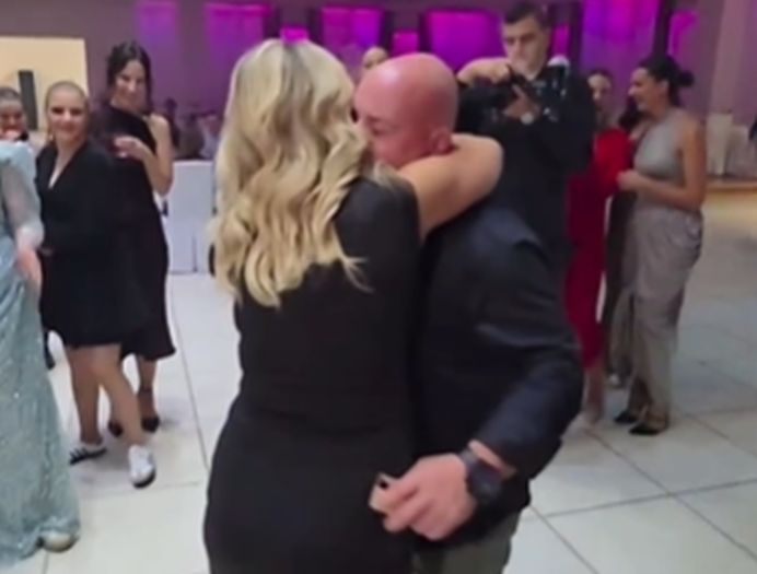 Zaprosio djevojku usred vjenčanja u BiH: "Nije normalan, ali da"