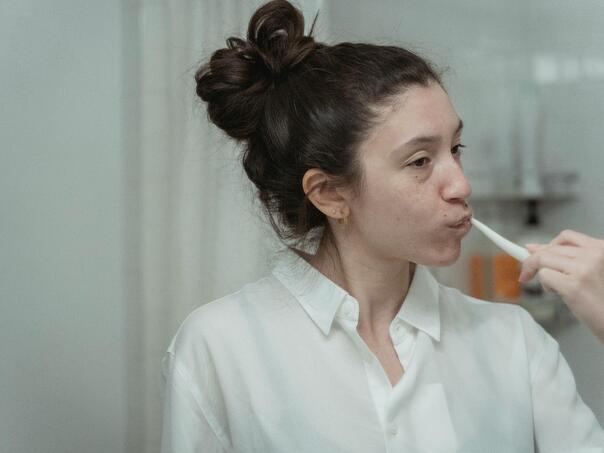 Zašto voda djeluje ledeno kada operete zube?