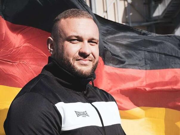 Zastupnik AfD-a u parlamentu pokazao znak rasne supremacije?