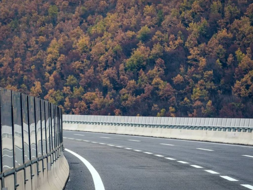 Zatvorene dionice autoceste A-1, na više puteva saobraća se usporeno