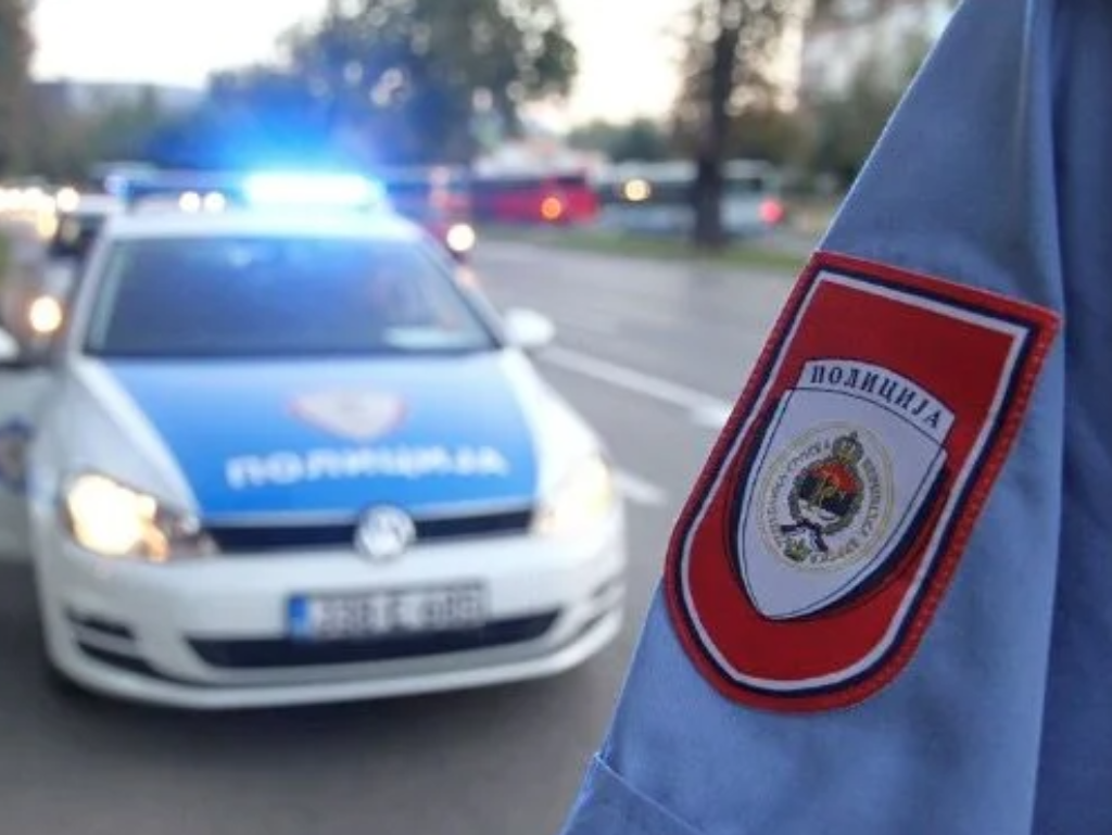 Zaustavljen u saobraćaju pa naglo ubrzao i povrijedio policajca