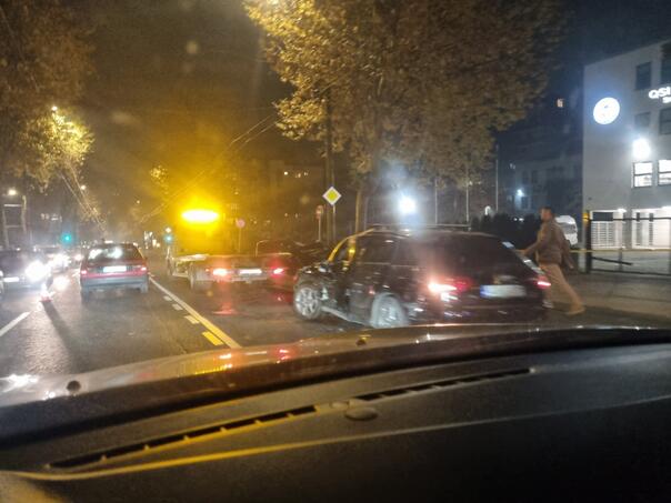 Završen uviđaj nakon teške saobraćajne nesreće u Alipašinoj ulici